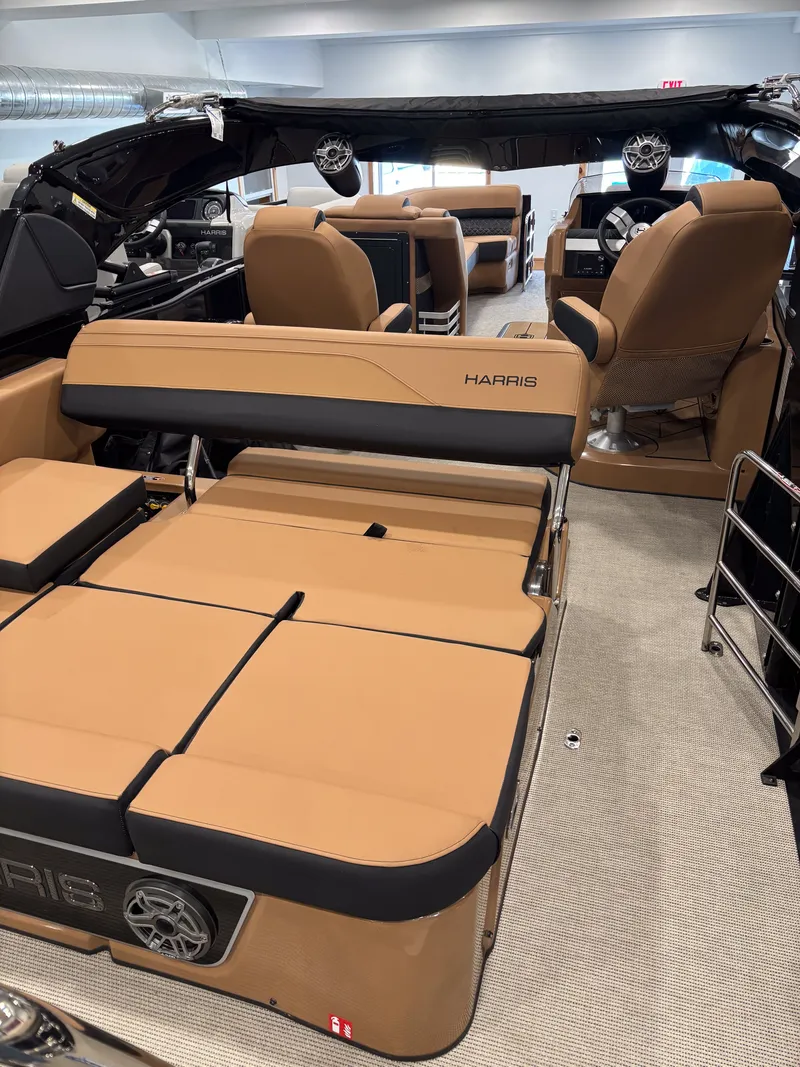 Slide: The Image of Harris Grand Mariner 250 SLDH 2026 - 5