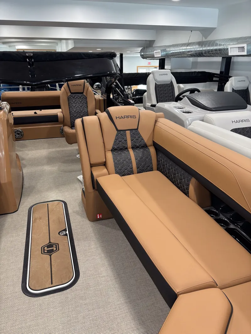 Slide: The Image of Harris Grand Mariner 250 SLDH 2026 - 13