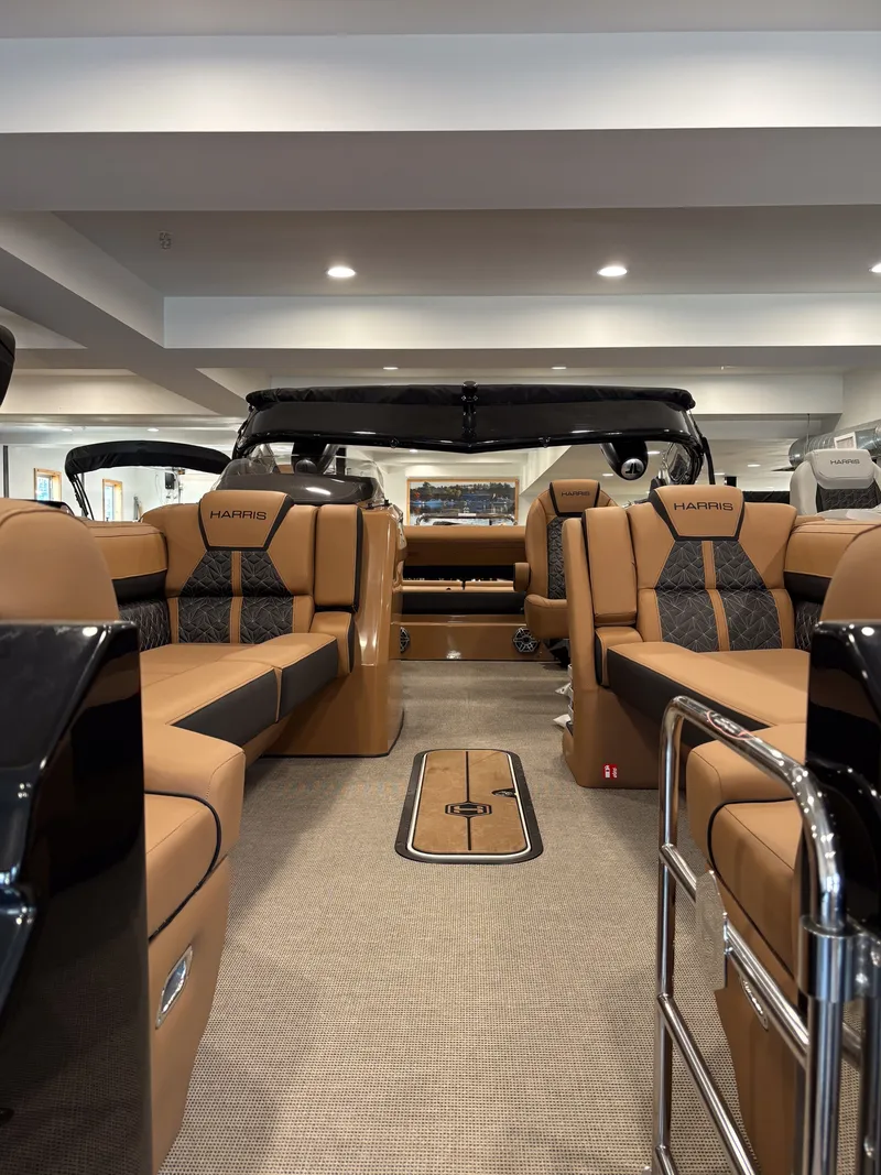 Slide: The Image of Harris Grand Mariner 250 SLDH 2026 - 15