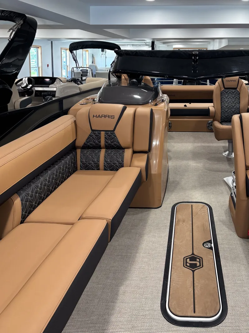 Slide: The Image of Harris Grand Mariner 250 SLDH 2026 - 12