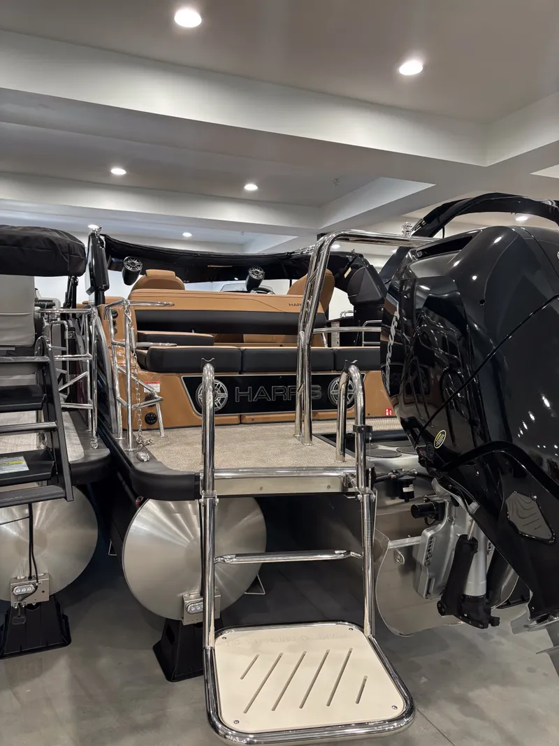 Slide: The Image of Harris Grand Mariner 250 SLDH 2026 - 3