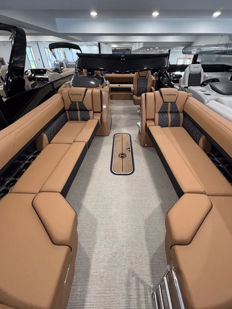 Slide: The Image of Harris Grand Mariner 250 SLDH 2026 - 11