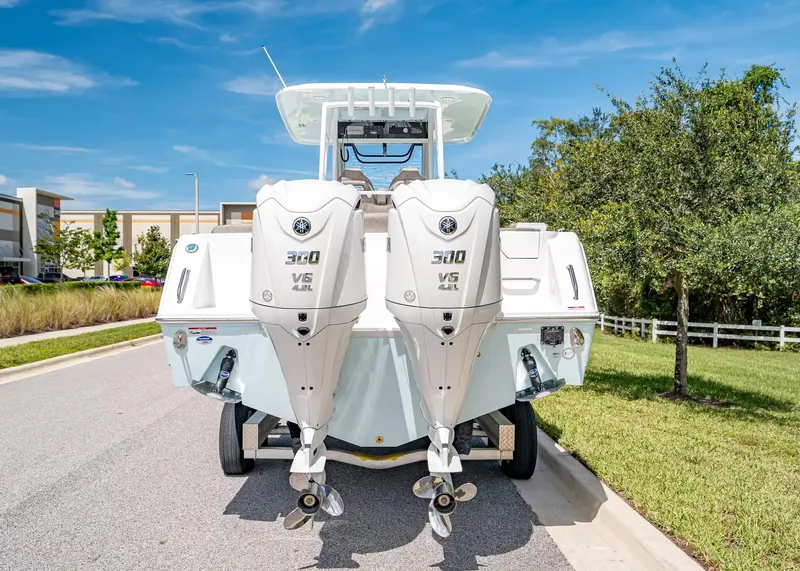 Slide: The Image of Sea Hunt Ultra 285SL 2027 - 4