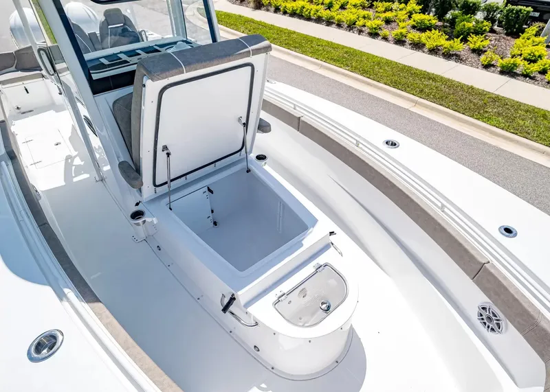Slide: The Image of Sea Hunt Ultra 285SL 2027 - 30