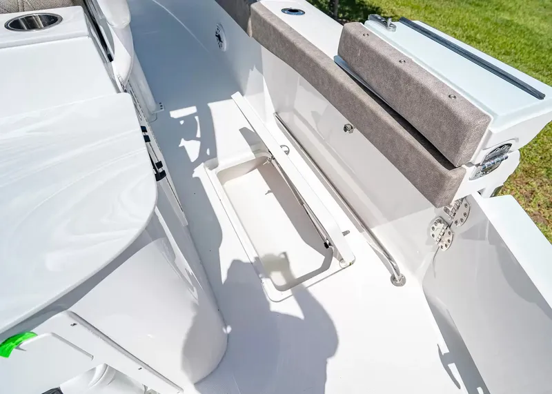 Slide: The Image of Sea Hunt Ultra 285SL 2027 - 14