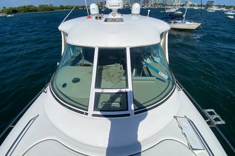Slide: The Image of 2003 Sea Ray 480 Motor Yacht on water, featuring sleek design and Garmin equipment. - 30