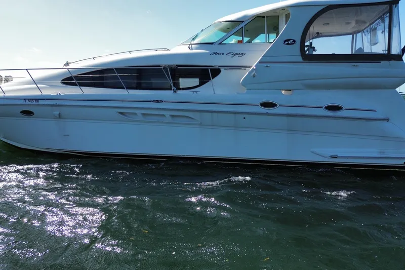 Slide: The Image of 2003 Sea Ray 480 Motor Yacht on water, side view, sunny day. - 22