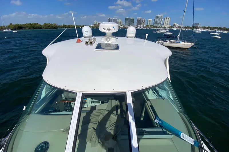 Slide: The Image of 2003 Sea Ray 480 Motor Yacht on water, city skyline in background. - 31