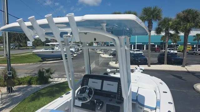 Slide: The Image of Robalo 246 Cayman 2027 - 20