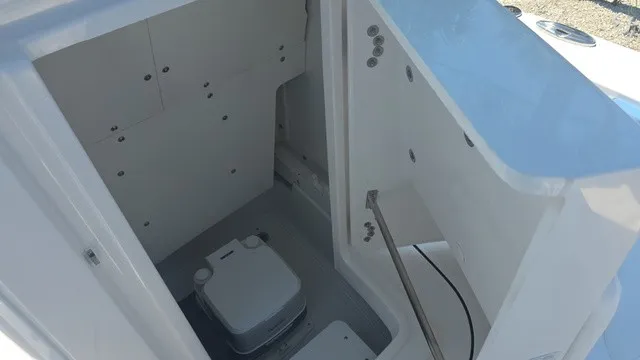 Slide: The Image of Robalo 246 Cayman 2027 - 14