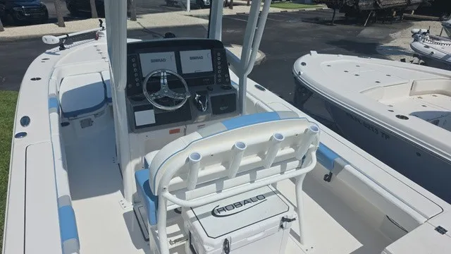 Slide: The Image of Robalo 246 Cayman 2027 - 19