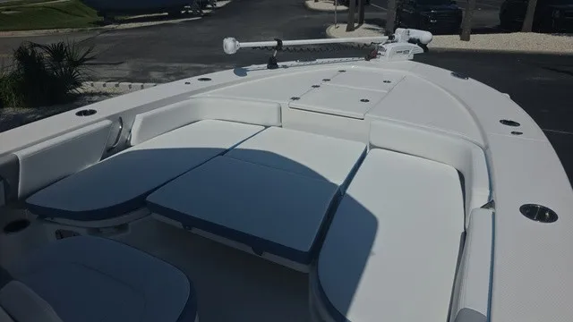 Slide: The Image of Robalo 246 Cayman 2027 - 16