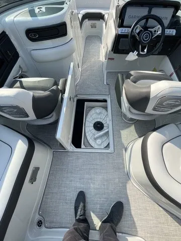 Slide: The Image of Crownline Boats Eclipse E240 XS 2026 - 16