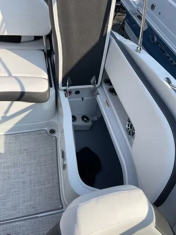 Slide: The Image of Crownline Boats Eclipse E240 XS 2026 - 18
