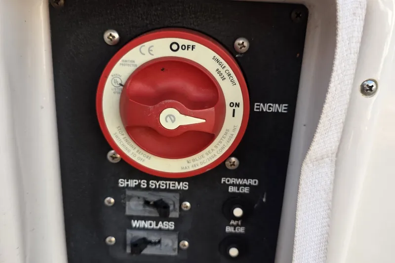 Slide: The Image of Control panel of a 2007 Four Winns 288 Vista boat with engine switch. - 25