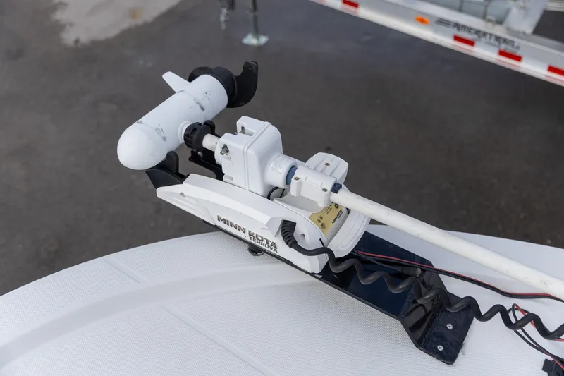 Slide: The Image of Minn Kota Terrova trolling motor on 2020 Shallow Sport 21 Sport boat. - 15