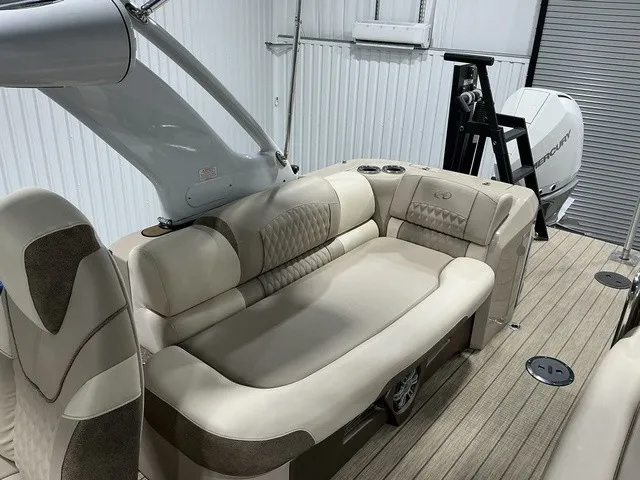 Slide: The Image of Avalon 2785 Excalibur LTD Twin 2023 - 11