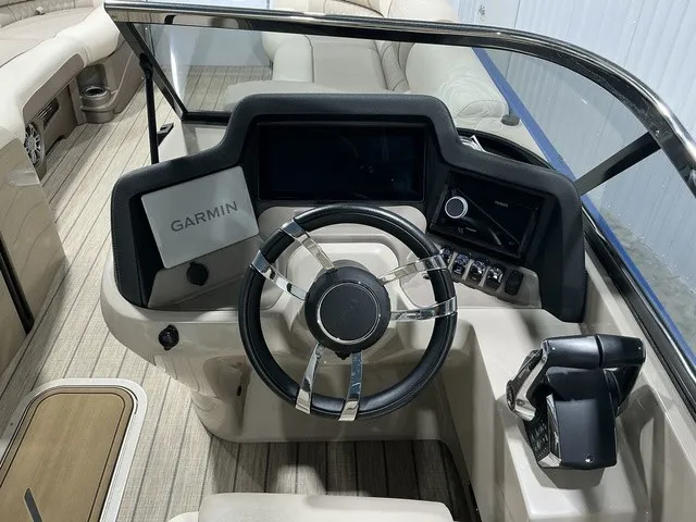 Slide: The Image of Avalon 2785 Excalibur LTD Twin 2023 - 17