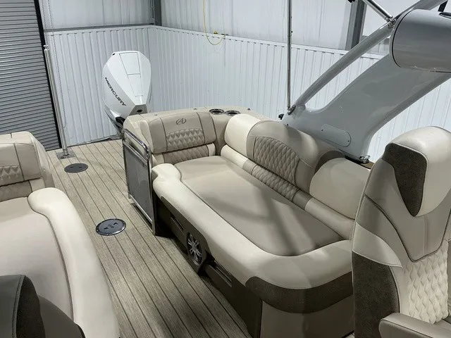 Slide: The Image of Avalon 2785 Excalibur LTD Twin 2023 - 20