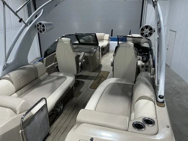 Slide: The Image of Avalon 2785 Excalibur LTD Twin 2023 - 27