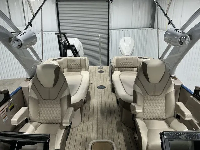 Slide: The Image of Avalon 2785 Excalibur LTD Twin 2023 - 19