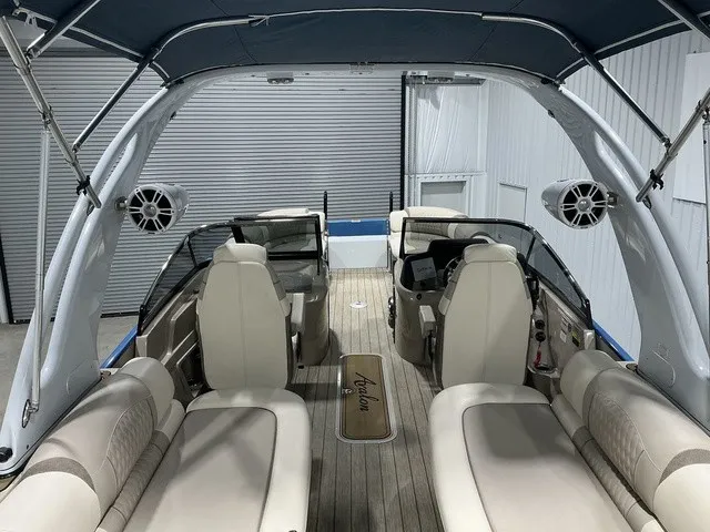 Slide: The Image of Avalon 2785 Excalibur LTD Twin 2023 - 13