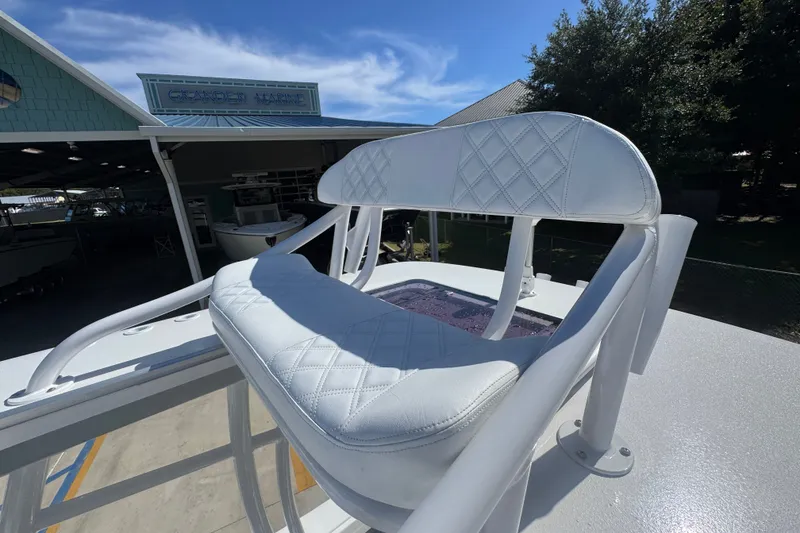 Slide: The Image of White cushioned seat on 2025 BlackJack 256 Coastal boat, near Grander Marine building. - 28
