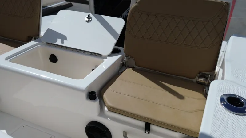 Slide: The Image of Bayliner Trophy T22CC 2026 - 30