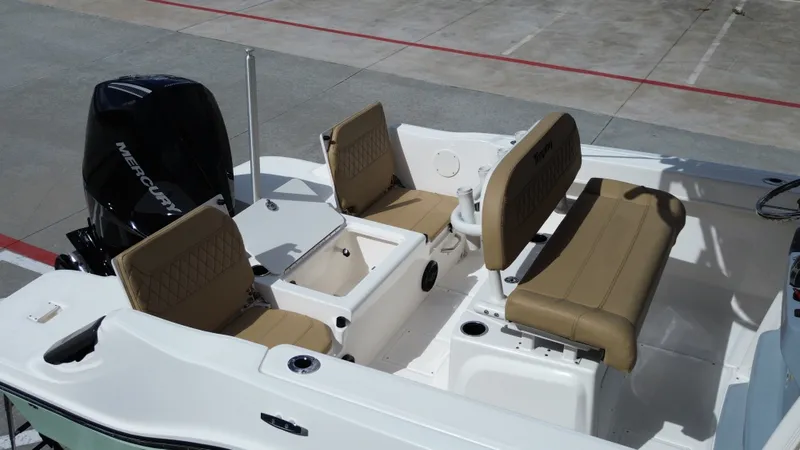 Slide: The Image of Bayliner Trophy T22CC 2026 - 37