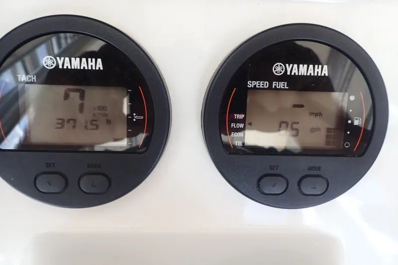 Slide: The Image of Yamaha gauges on 2017 Sea Hunt Ultra 211 boat, displaying tachometer and fuel data. - 25