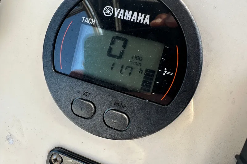 Slide: The Image of Yamaha tachometer on 2004 Jones Brothers Bateau 20 boat, displaying 117 hours. - 20