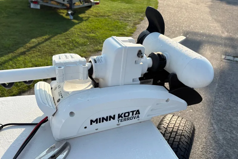 Slide: The Image of Minn Kota Terrova trolling motor on 2019 Sportsman Masters 227 Bay Boat. - 24