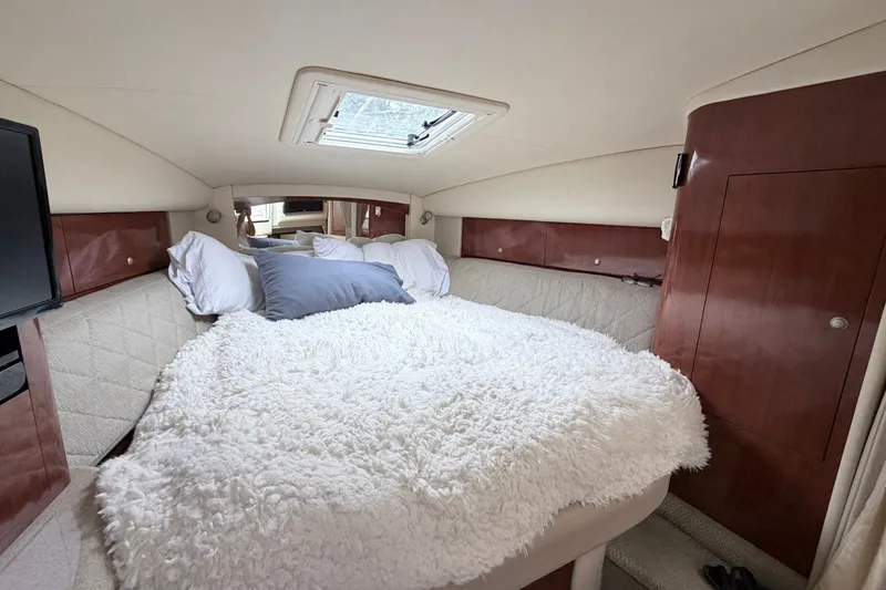 Slide: The Image of Luxurious cabin interior of 2006 Sea Ray Sundancer 320 with cozy bedding. - 20