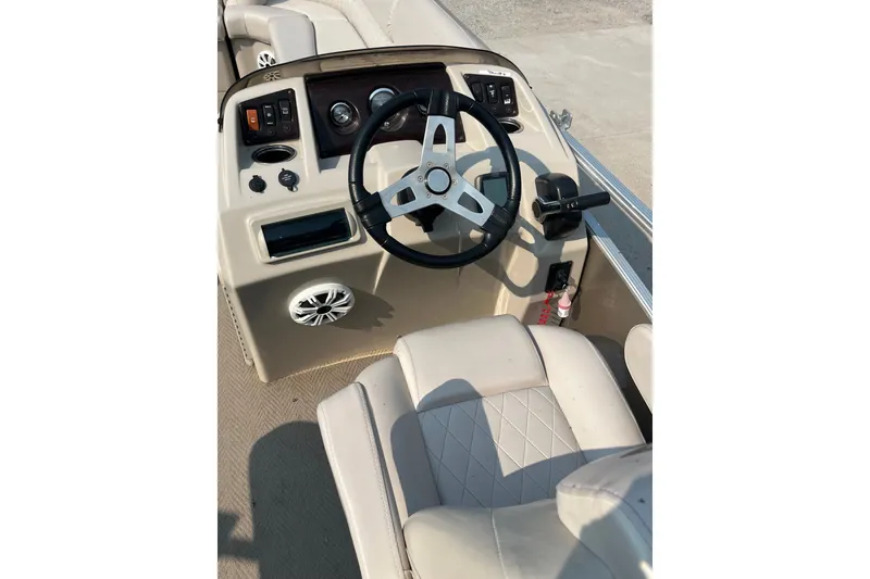 Slide: The Image of Steering console of a 2015 Bennington 22 SLX boat with beige seating. - 4