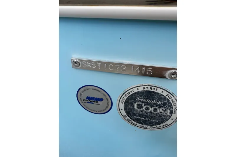 Slide: The Image of 2015 Sea Hunt BX22 Pro boat with certification and Coosa Composites label. - 33