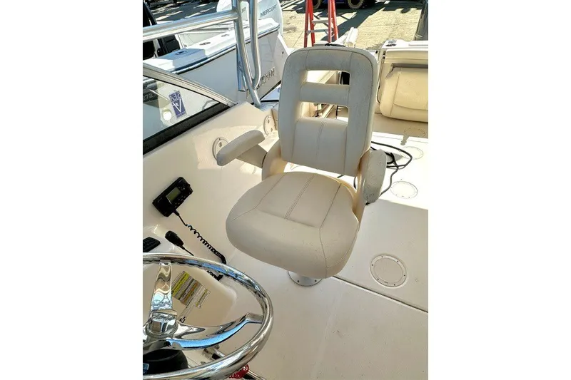 Slide: The Image of Captain's chair on 2015 Grady-White Freedom 255 boat, featuring a sleek design. - 7