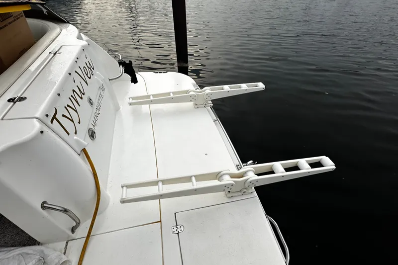 Slide: The Image of 1997 Cruisers Yachts 337 Esprit boat stern with swim platform and water view. - 34