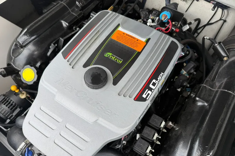 Slide: The Image of Engine of 2014 Chaparral 21 H2O Sport boat, featuring MerCruiser 5.0 MPI. - 14