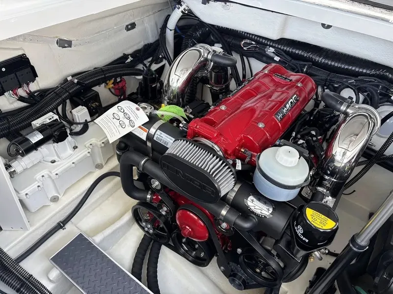 Slide: The Image of Formula 350 Crossover Bowrider 2024 - 29