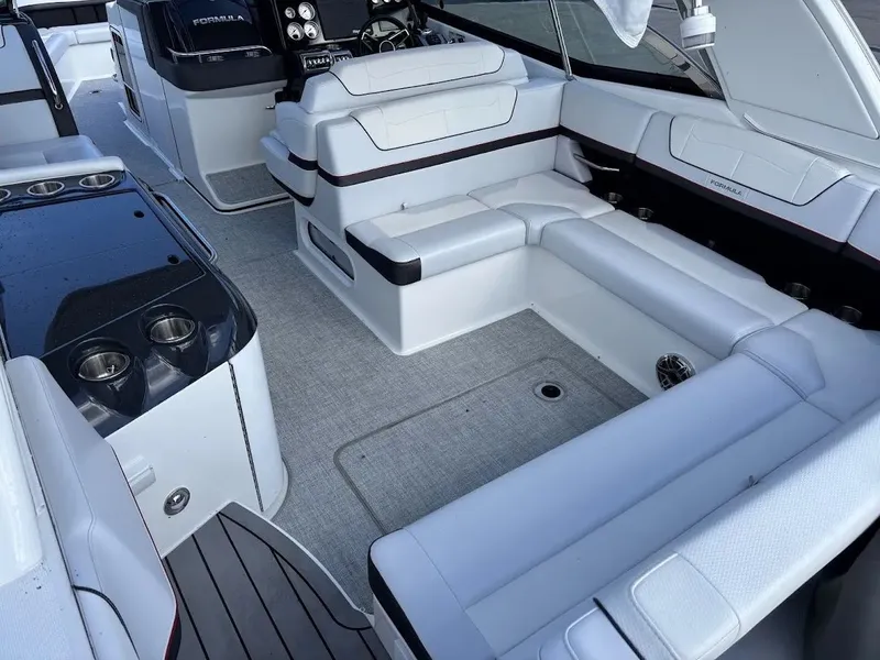 Slide: The Image of Formula 350 Crossover Bowrider 2024 - 9