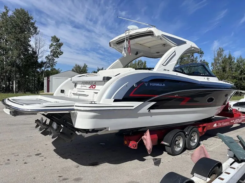 Slide: The Image of Formula 350 Crossover Bowrider 2024 - 5
