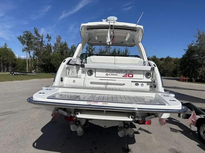 Slide: The Image of Formula 350 Crossover Bowrider 2024 - 4
