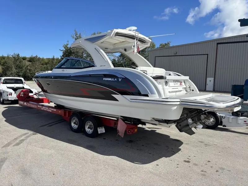 Slide: The Image of Formula 350 Crossover Bowrider 2024 - 3