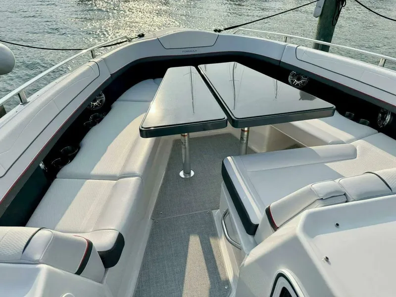 Slide: The Image of Formula 350 Crossover Bowrider 2024 - 16