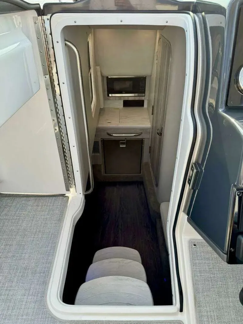 Slide: The Image of Formula 350 Crossover Bowrider 2024 - 17