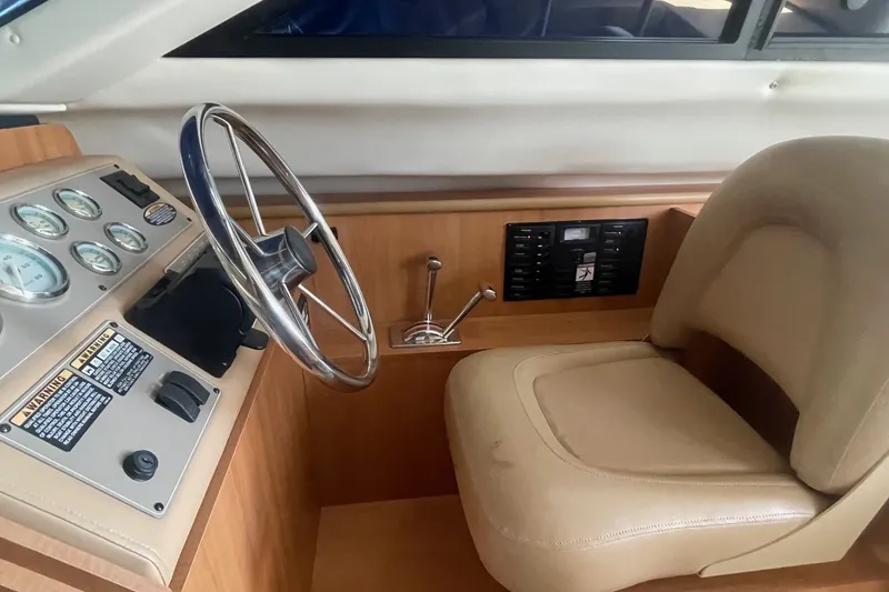 Slide: The Image of 2007 Bayliner Discovery 288 helm with steering wheel and control panel. - 13