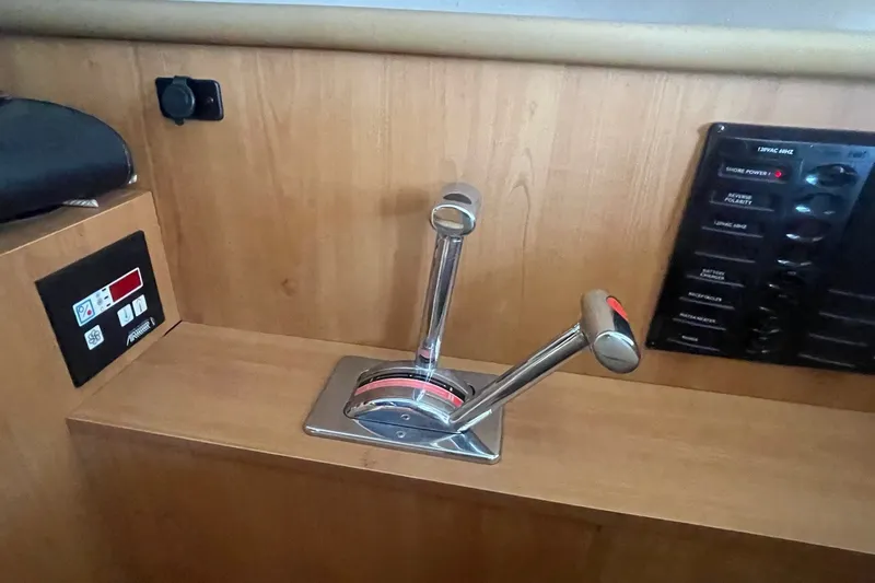 Slide: The Image of Control panel and throttle levers on a 2007 Bayliner Discovery 288 boat. - 14