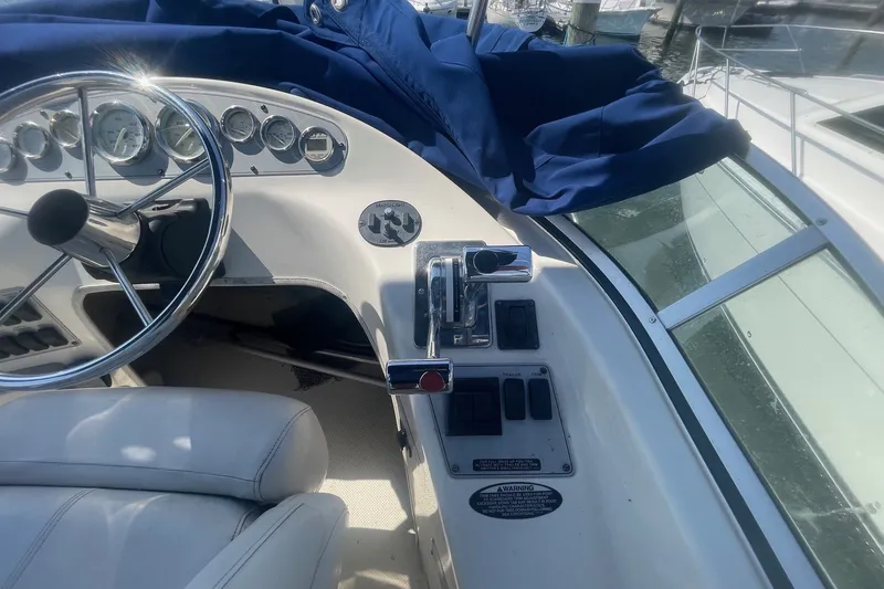 Slide: The Image of 2007 Bayliner Discovery 288 helm with steering wheel and control panel. - 35