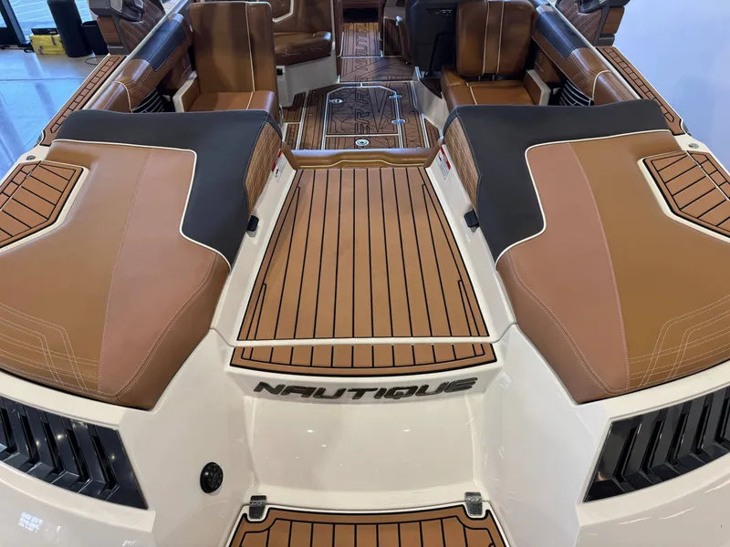 Slide: The Image of Nautique Super Air Nautique G23 2016 - 10