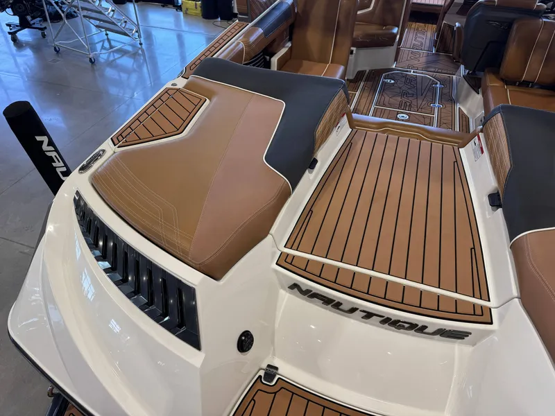 Slide: The Image of Nautique Super Air Nautique G23 2016 - 12
